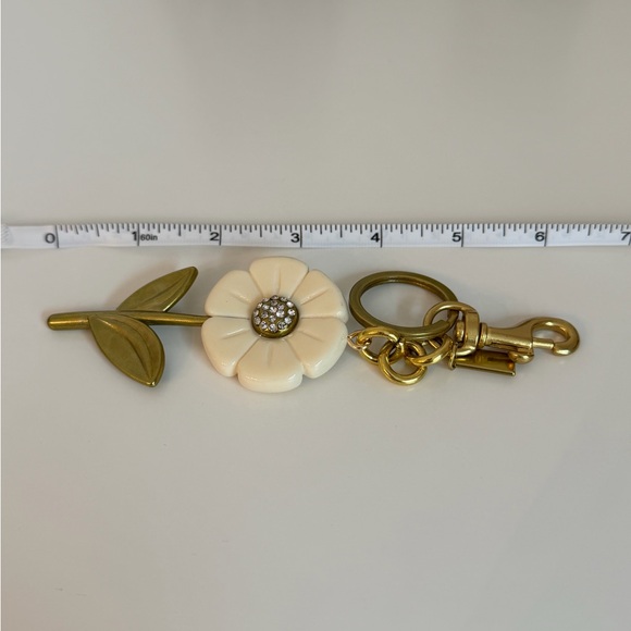 Daisy Bag Charm Keychain - Picture 3 of 3